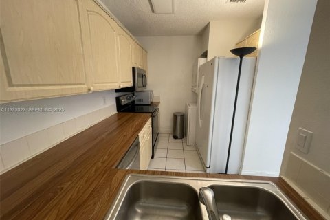 Condominio en alquiler en Coral Springs, Florida, 2 dormitorios, 76.18 m2 № 2041276 - foto 15