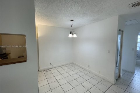 Condominio en alquiler en Coral Springs, Florida, 2 dormitorios, 76.18 m2 № 2041276 - foto 10