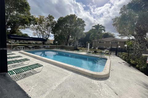 Condominio en alquiler en Coral Springs, Florida, 2 dormitorios, 76.18 m2 № 2041276 - foto 27