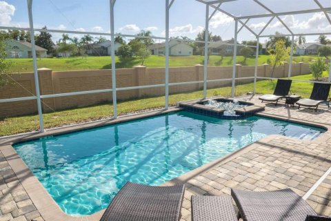 House in Davenport, Florida 8 bedrooms, 363.15 sq.m. № 1398977 - photo 8