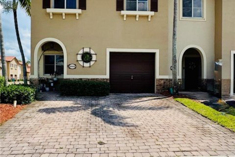 Touwnhouse à vendre à Cutler Bay, Floride: 3 chambres, 168.34 m2 № 2068207 - photo 2