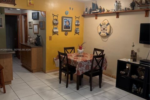 Condo in Hallandale Beach, Florida, 1 bedroom  № 2260405 - photo 6