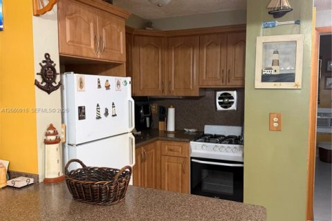 Condo in Hallandale Beach, Florida, 1 bedroom  № 2260405 - photo 5