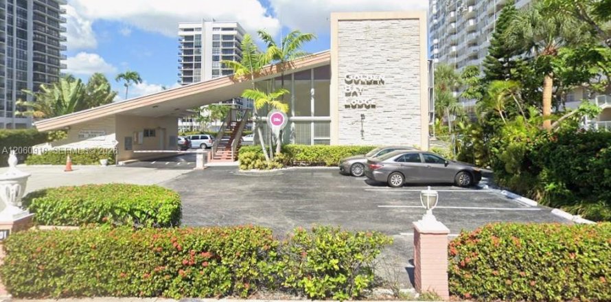 Condo in Hallandale Beach, Florida, 1 bedroom  № 2260405
