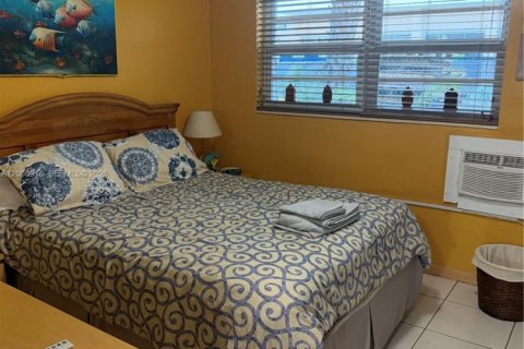 Condo in Hallandale Beach, Florida, 1 bedroom  № 2260405 - photo 10