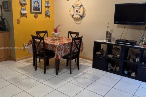Condo in Hallandale Beach, Florida, 1 bedroom  № 2260405 - photo 11