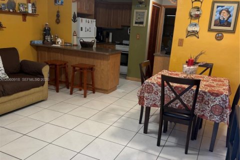Condo in Hallandale Beach, Florida, 1 bedroom  № 2260405 - photo 7