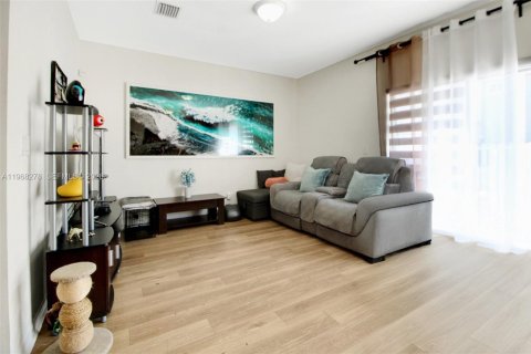 Adosado en venta en Miramar, Florida, 4 dormitorios, 159.61 m2 № 2029380 - foto 26