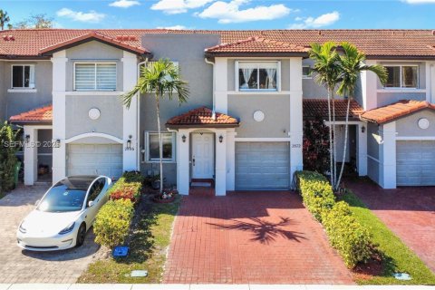 Adosado en Miramar, Florida 4 dormitorios, 159.61 m2 № 2029380