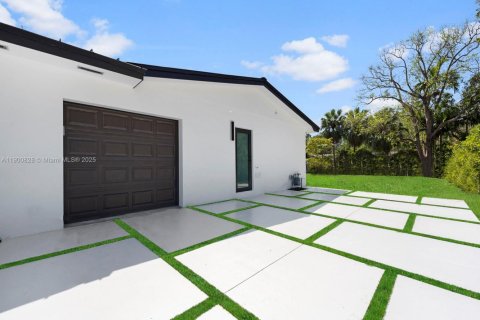 Villa ou maison à vendre à Palmetto Bay, Floride: 4 chambres, 220.55 m2 № 1970393 - photo 23