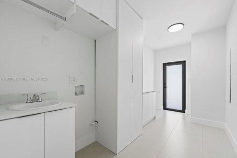 Villa ou maison à vendre à Palmetto Bay, Floride: 4 chambres, 220.55 m2 № 1970393 - photo 18