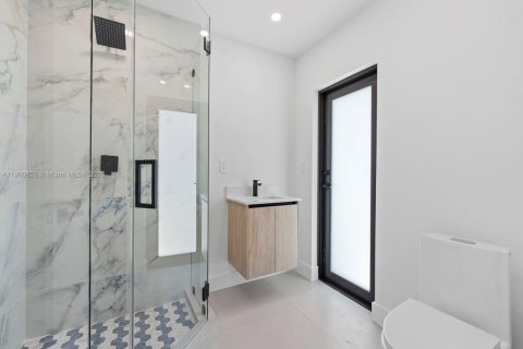 Villa ou maison à vendre à Palmetto Bay, Floride: 4 chambres, 220.55 m2 № 1970393 - photo 17