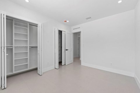 Villa ou maison à vendre à Palmetto Bay, Floride: 4 chambres, 220.55 m2 № 1970393 - photo 15