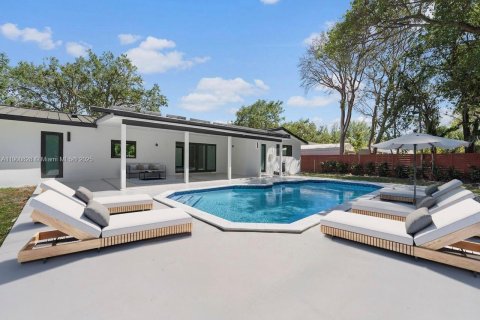 Villa ou maison à vendre à Palmetto Bay, Floride: 4 chambres, 220.55 m2 № 1970393 - photo 4