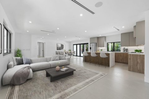 Villa ou maison à vendre à Palmetto Bay, Floride: 4 chambres, 220.55 m2 № 1970393 - photo 6