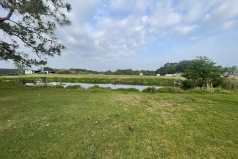 Commercial property in Fort Pierce, Florida № 1231432 - photo 1