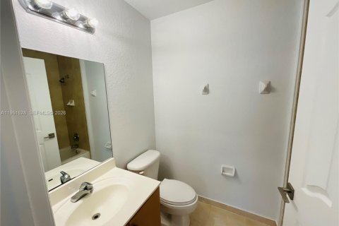Condo in Doral, Florida, 3 bedrooms  № 2024481 - photo 22