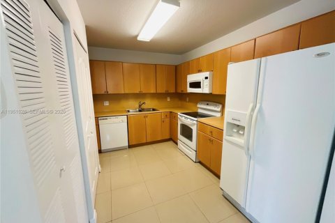 Condo in Doral, Florida, 3 bedrooms  № 2024481 - photo 10