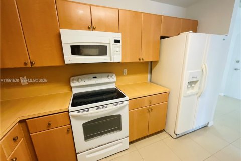 Condo in Doral, Florida, 3 bedrooms  № 2024481 - photo 13