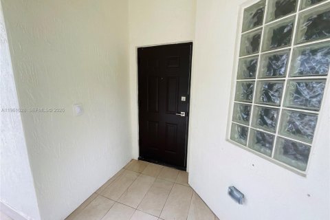 Condo in Doral, Florida, 3 bedrooms  № 2024481 - photo 5
