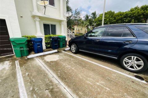 Condo in Doral, Florida, 3 bedrooms  № 2024481 - photo 26