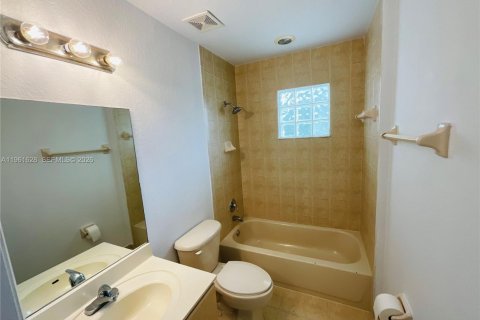 Condo in Doral, Florida, 3 bedrooms  № 2024481 - photo 15