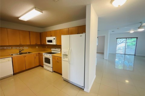 Condo in Doral, Florida, 3 bedrooms  № 2024481 - photo 19