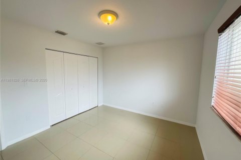 Condo in Doral, Florida, 3 bedrooms  № 2024481 - photo 16