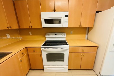 Condo in Doral, Florida, 3 bedrooms  № 2024481 - photo 12