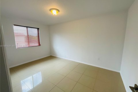 Condo in Doral, Florida, 3 bedrooms  № 2024481 - photo 17