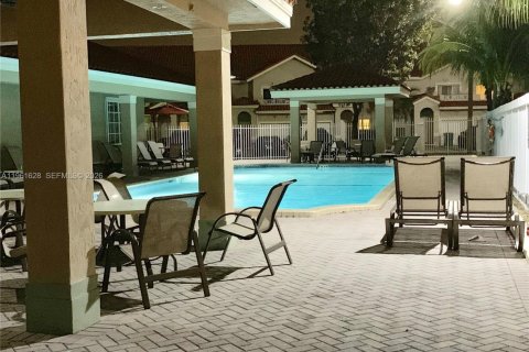 Condo in Doral, Florida, 3 bedrooms  № 2024481 - photo 28
