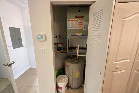 Condo in Doral, Florida, 3 bedrooms  № 2024481 - photo 27