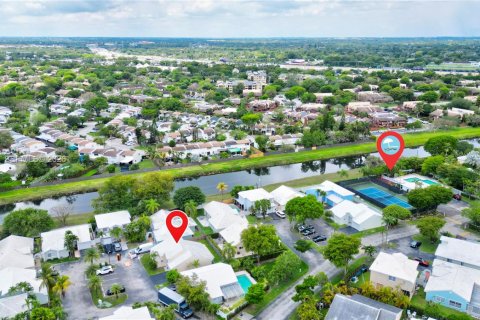 Villa ou maison à louer à Miami, Floride: 3 chambres, 131.46 m2 № 2076197 - photo 7