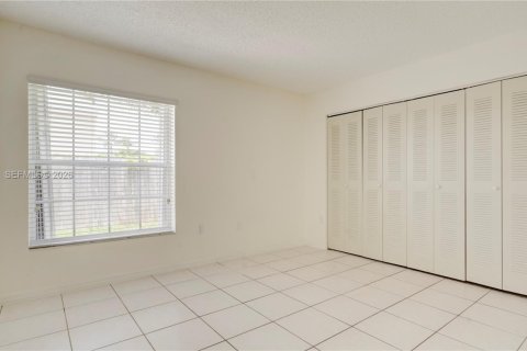 Villa ou maison à louer à Miami, Floride: 3 chambres, 131.46 m2 № 2076197 - photo 25