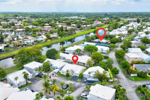Villa ou maison à louer à Miami, Floride: 3 chambres, 131.46 m2 № 2076197 - photo 6