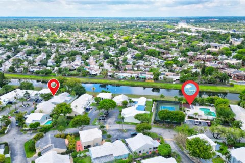 Villa ou maison à louer à Miami, Floride: 3 chambres, 131.46 m2 № 2076197 - photo 8