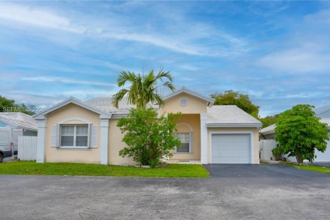 Villa ou maison à Miami, Floride 3 chambres, 131.46 m2 № 2076197