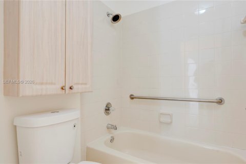 Villa ou maison à louer à Miami, Floride: 3 chambres, 131.46 m2 № 2076197 - photo 27