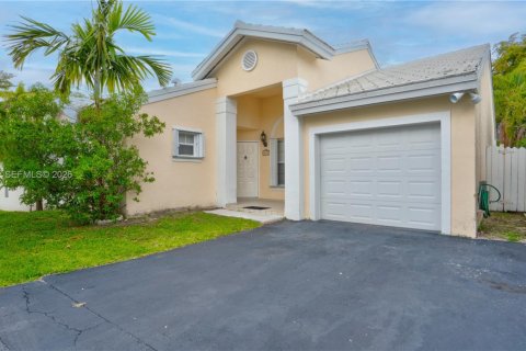 Villa ou maison à louer à Miami, Floride: 3 chambres, 131.46 m2 № 2076197 - photo 17