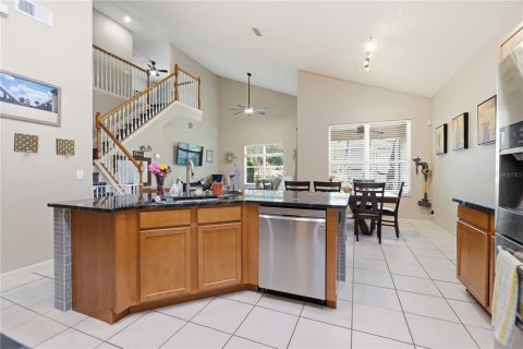 House in DeLand, Florida 4 bedrooms, 246.28 sq.m. № 2110856 - photo 14