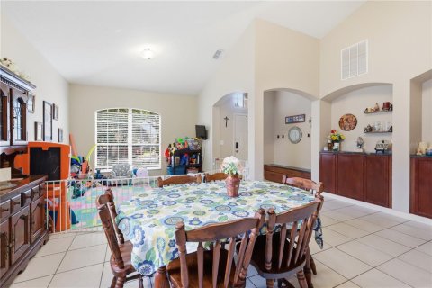 House in DeLand, Florida 4 bedrooms, 246.28 sq.m. № 2110856 - photo 10
