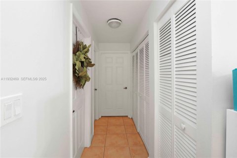 Condo in Doral, Florida, 3 bedrooms  № 1990842 - photo 7