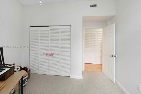 Condo in Doral, Florida, 3 bedrooms  № 1990842 - photo 13