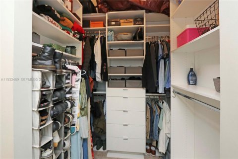 Condo in Doral, Florida, 3 bedrooms  № 1990842 - photo 19