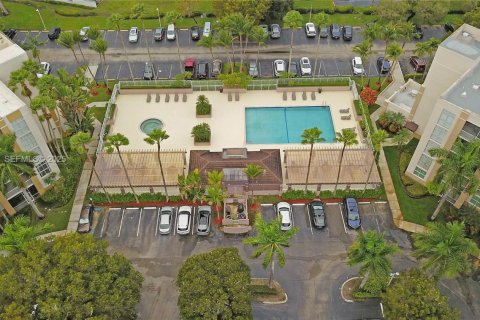 Condo in Doral, Florida, 3 bedrooms  № 1990842 - photo 24