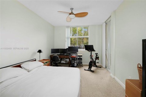 Condo in Doral, Florida, 3 bedrooms  № 1990842 - photo 17