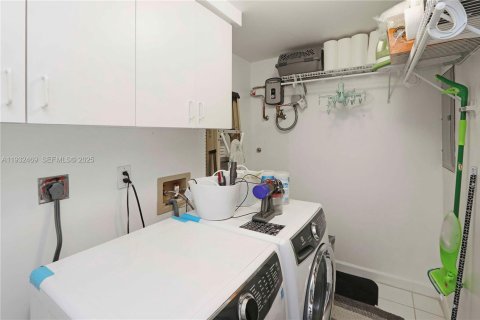 Condo in Doral, Florida, 3 bedrooms  № 1990842 - photo 11