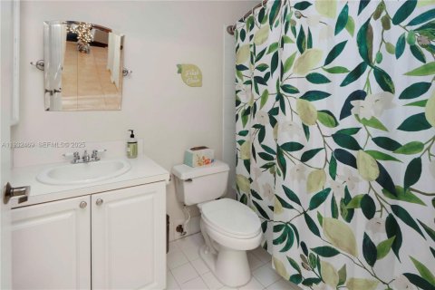 Condo in Doral, Florida, 3 bedrooms  № 1990842 - photo 14