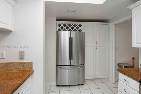 Condo in Doral, Florida, 3 bedrooms  № 1990842 - photo 9