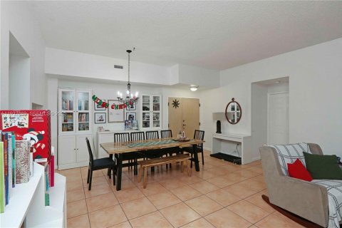 Condo in Doral, Florida, 3 bedrooms  № 1990842 - photo 5